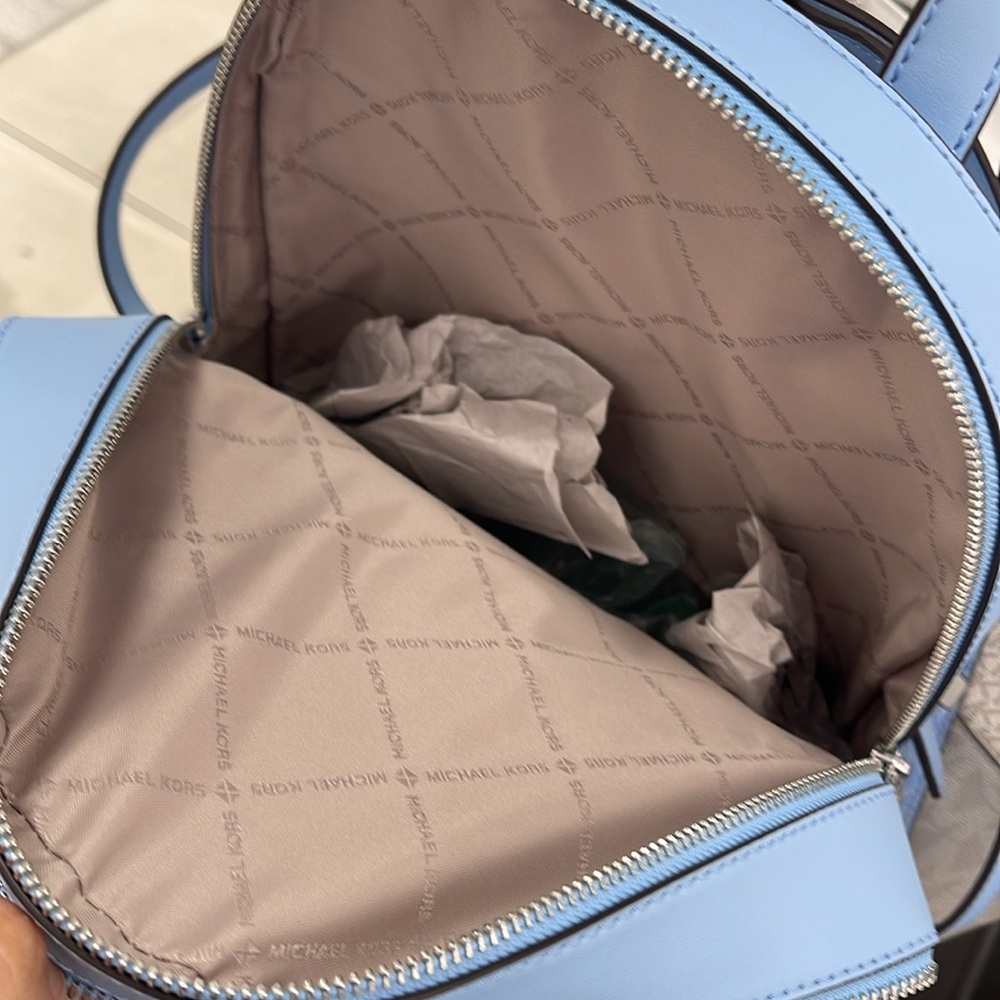 MICHAEL KORS Jaycee Medium Ombré Signature Logo Backpack
Light Sky
NWT - Picture 12 of 16